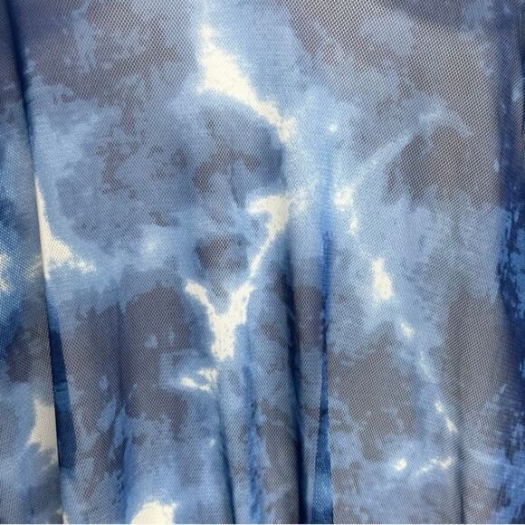 Jordan Taylor Blue and White Tie-Dye V-Neck  Mesh Tunic Medium - Picture 3 of 3